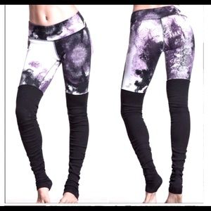 Alo Yoga Goddess Leggings, Purple Smoke Print sz L
